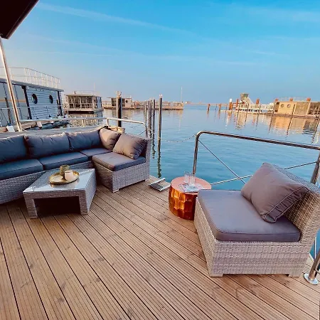 Hausboot Inkl Motorboot, Ostsee Bådhotel Heiligenhafen