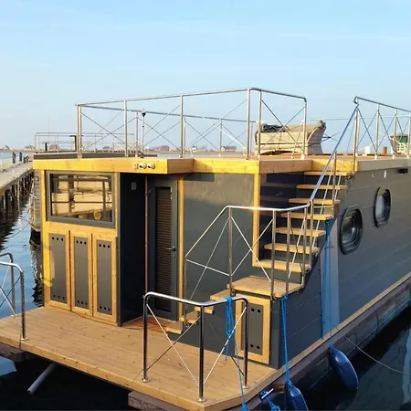Hausboot Inkl Motorboot, Ostsee Botel Heiligenhafen