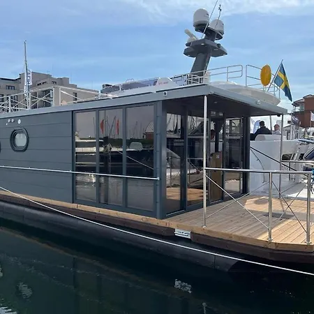 Hotel en barco Hausboot Inkl Motorboot, Ostsee