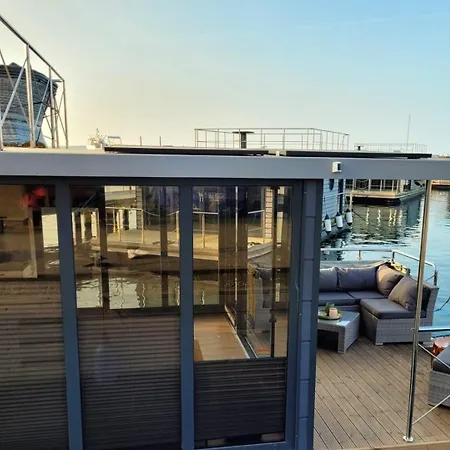 Hausboot Inkl Motorboot, Ostsee Hotel en barco *