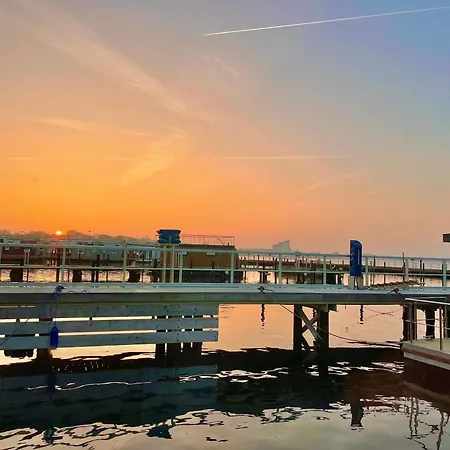 Hausboot Inkl Motorboot, Ostsee Ботель