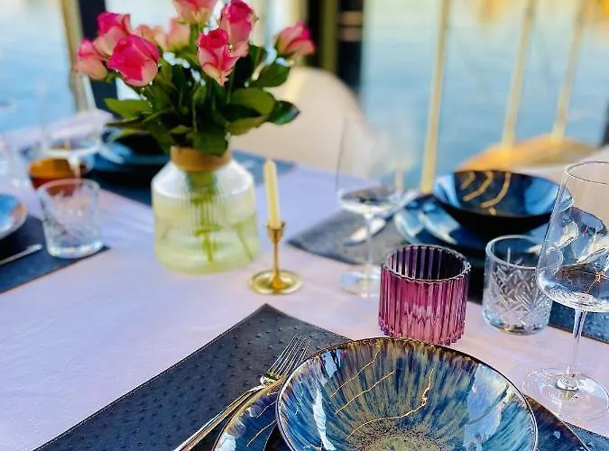 Hausboot Inkl Motorboot, Ostsee Botel