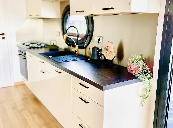 Hausboot Inkl Motorboot, Ostsee Botel *