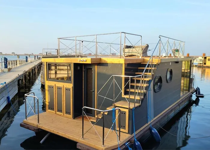 Hausboot Inkl Motorboot, Ostsee Botel Heiligenhafen