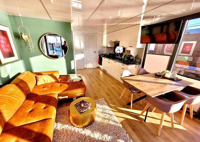 Hausboot Inkl Motorboot, Ostsee Botel *