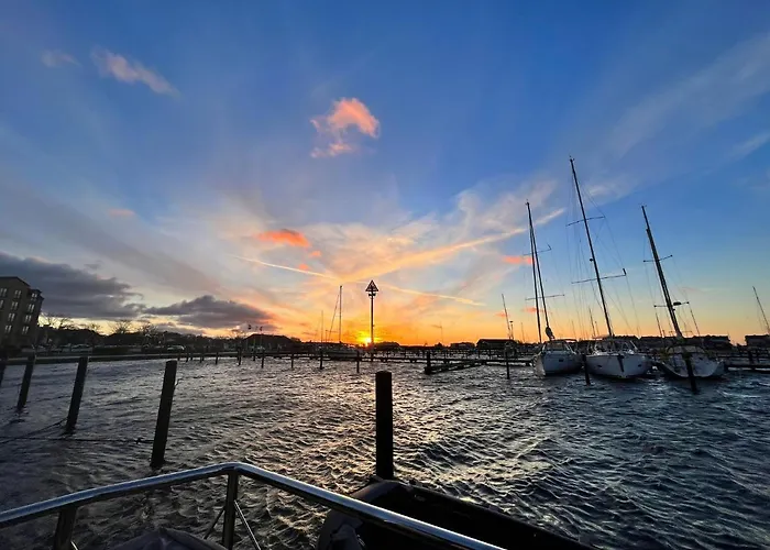 Botel Hausboot Inkl Motorboot, Ostsee